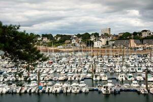 escénico puerto ver en trebeurden, Bretaña, Francia foto