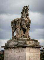 majestuoso caballo estatua en Pont d'iena, París, Francia foto