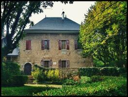 encantador encantos vaquero Jacques rousseau histórico casa en cámara, Francia foto