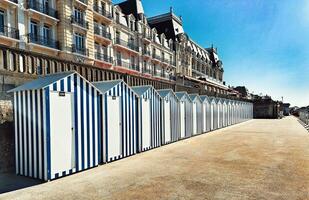 Normandía playa baños cabañas foto