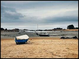 barcos de Placer en el bretón costa cerca perros guirec foto