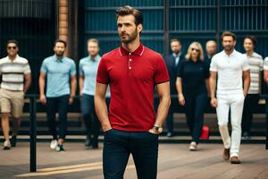 un hombre en un rojo polo camisa en pie en frente de un grupo de hombres. generado por ai foto