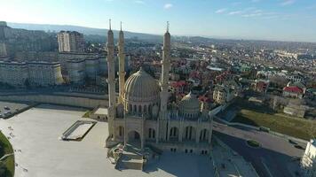 a aéreo Visão do a grande mesquita, Baku, Azerbaijão video