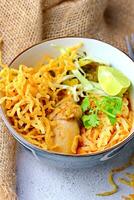 Khao asique receta, khao soi khao asique Kai, tailandés tallarines Khao asique, pollo curry con Condimento foto