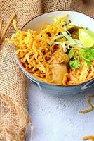 Khao asique receta, khao soi khao asique Kai, tailandés tallarines Khao asique, pollo curry con Condimento foto