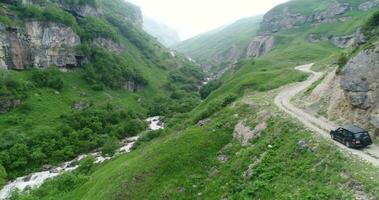 la carretera en el montañas de el Cáucaso video