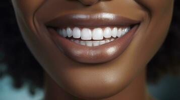 Perfecto blanco sonrisa de un africano mujer. dental salud foto