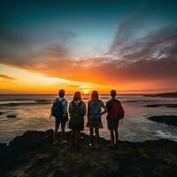 cautivador imagen de un grupo de viajeros en pie en temor de un maravilloso puesta de sol foto