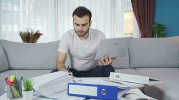 The working man cannot focus, he thinks about his problems and his private life. video