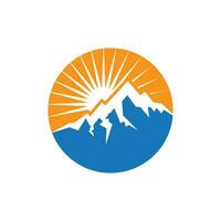logotipo de icono de montaña vector