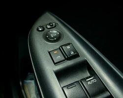 un modesto controlar panel dentro un vehículo, después algunos ediciones foto
