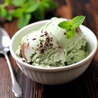 AI Generated A closeup shot of a delicious scoop of mint chocolate ice cream, with a perfect balance of refreshing mint flavor and rich chocolate chunks AI generated photo