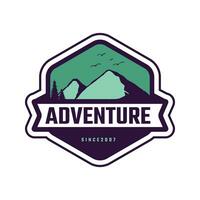 montaña logo, aventuras logo. vector ilustración para camiseta y otro