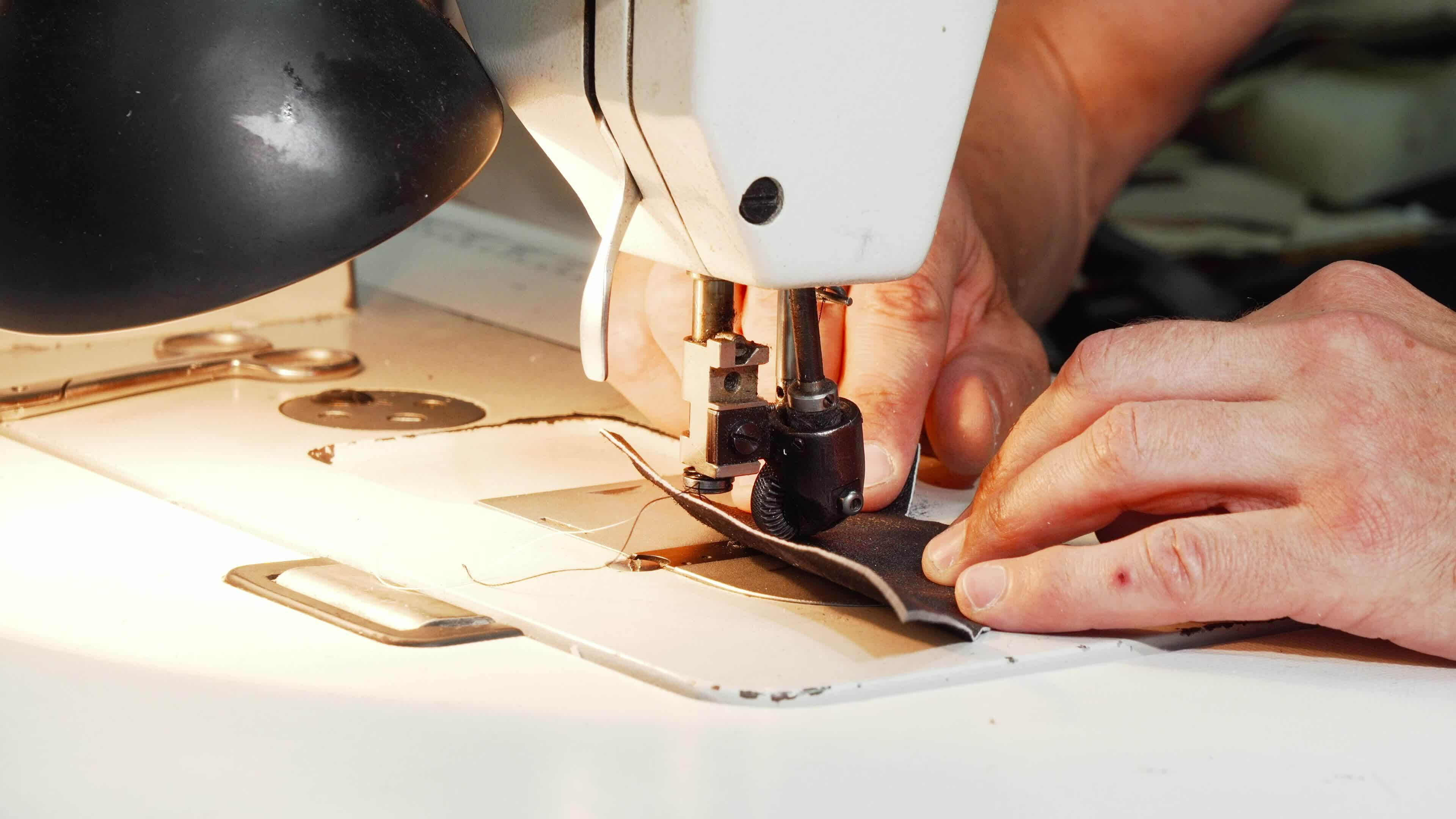 Shoemaker using vintage sewing machine at his workshop 32600346 Stock ...