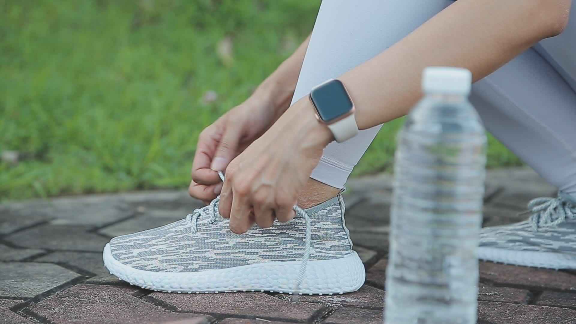 tying shoelaces jordans