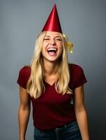 contento mujer celebrando en un sólido antecedentes ai generativo foto