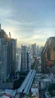 Bangkok stad landschap hoog hoek visie van bedrijf wijk met hoog gebouwen. Bangkok, Thailand. video