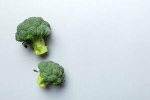 Top view fresh green broccoli vegetable on Colored background. Broccoli cabbage head Healthy or vegetarian food concept. Flat lay. Copy space photo