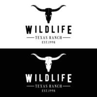 Longhorn Texas rancho fauna silvestre Clásico logo modelo diseño. para insignias, restaurantes, granjas y negocios vector