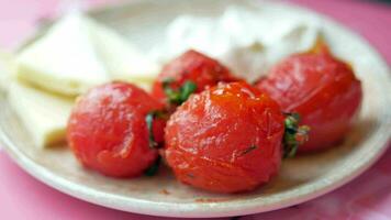 horneado tomate y Pimiento en plato video