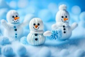 Tres muñecos de nieve son vistiendo de punto sombreros y participación bolas de nieve generado por ai foto