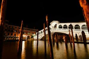 canales en el ciudad foto