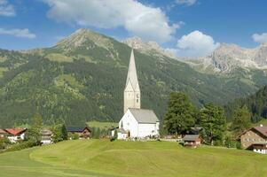 pueblo de mittelberg,kleinwalsertal,vorarlberg,austria foto