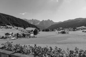 excursionismo cerca gosau en Austria foto