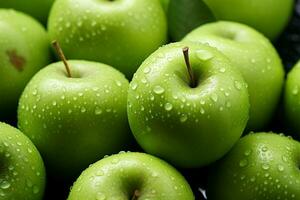 cerca arriba jugoso verde manzana brillante con refrescante Mañana Rocío gotas ai generado foto