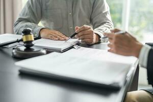 Lawyer Legal counsel presents to the client a signed contract with gavel and legal law. justice and lawyer Business partnership meeting concept photo