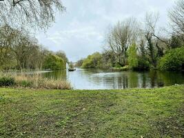 una vista de un parque en londres foto