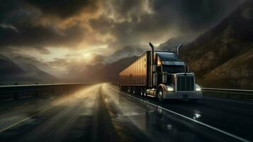 un semi camión que lleva carga en un autopista foto
