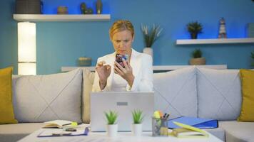 Home office worker woman has phone charging problem, battery runs out. video