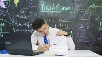 Businessman writes Yield curve on the board and smiles. video