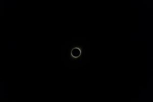 total Dom eclipse visto desde córdoba argentina foto