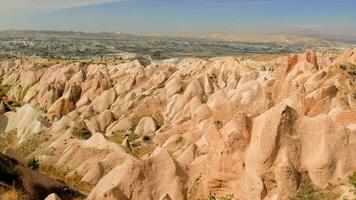 naturskön se av röd dal i cappadocia område. video