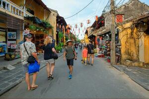 hoi un, Vietnam, 9 9 mayo 2019, el antiguo ciudad es un popular turista destino. allí es un caminando mercado. foto