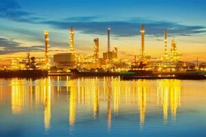 Oil refinery industry photo