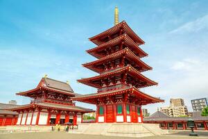 osaka, Japón - 21 nov 2018 - el cinco historia pagoda a mierdanoji templo , el más antiguo templo foto