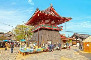 osaka, Japón - 21 nov 2018 - pulga mercado en mierdanoji templo ,cada 21 y 22 dias de cada mes foto