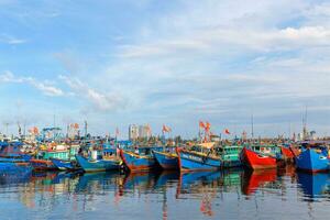 Danang, Vietnam, 10 mayo 2019,a grande número de pescar barcos a danang pesquería puerto foto