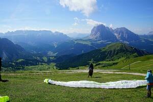 Parapentes prepare to launch photo