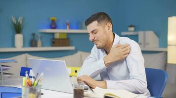 Home office worker man itching with allergies. video