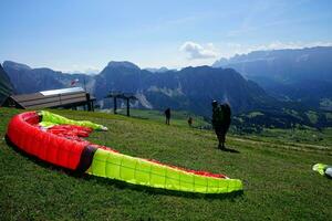 Parapentes prepare to launch photo