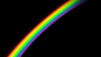 Aussehen von ein Regenbogen auf ein schwarz Hintergrund Schicht zu Overlay 4k. video
