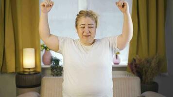 obesidad mujer motiva sí misma, hace su fuerte. video