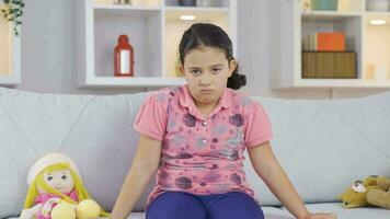 niña niño mirando negativo a cámara felicitaciones video