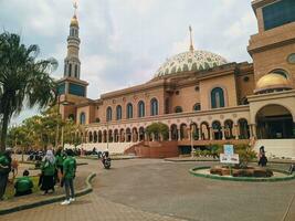 Samarinda Kalimantan Timur, Indonesia 17 october 2023. several people were visiting the largest mosque in the city of Samarinda, namely the Islamic Center photo