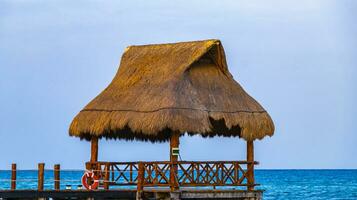 tropical caribe playa claro turquesa agua embarcadero playa xcalacoco México. foto