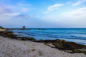 tropical caribe playa claro turquesa agua embarcadero playa xcalacoco México. foto